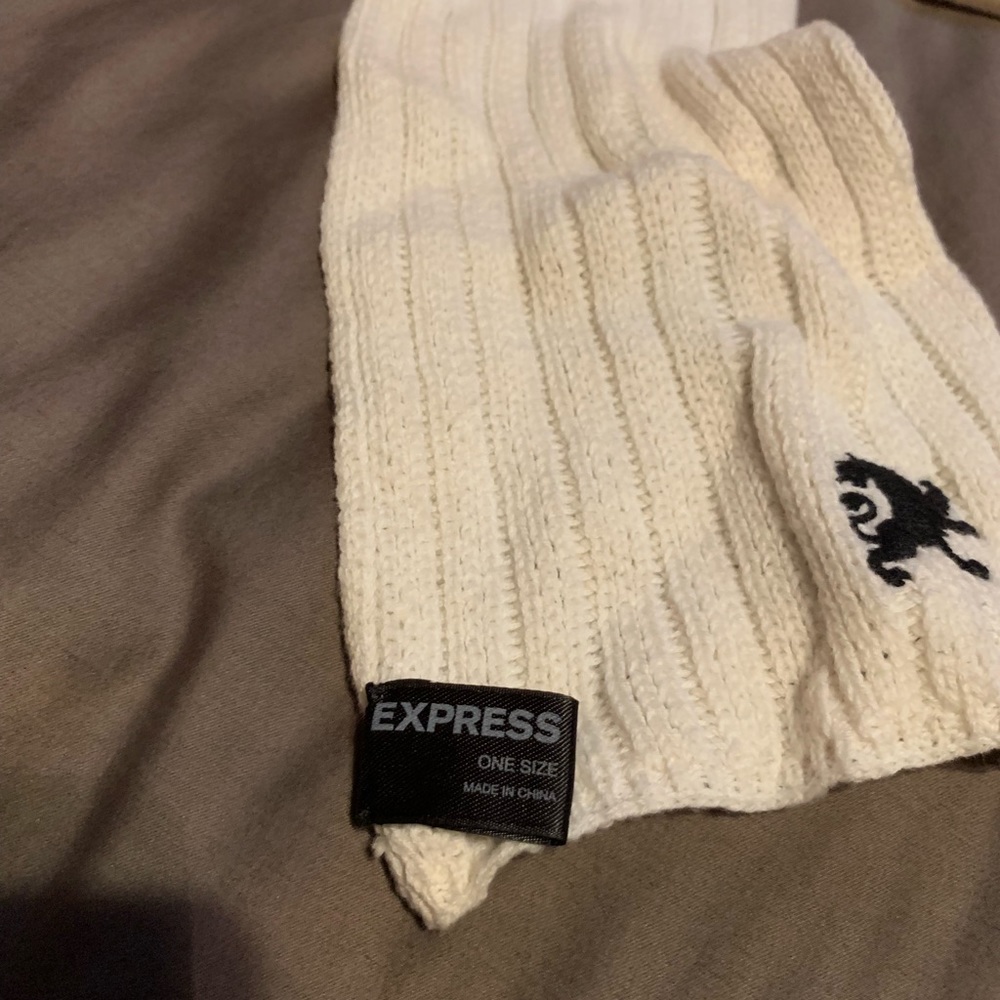 Express Scarf - Picture 2 of 4